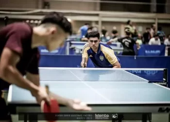 venezolano, juega tenis de mesa para boca juniors