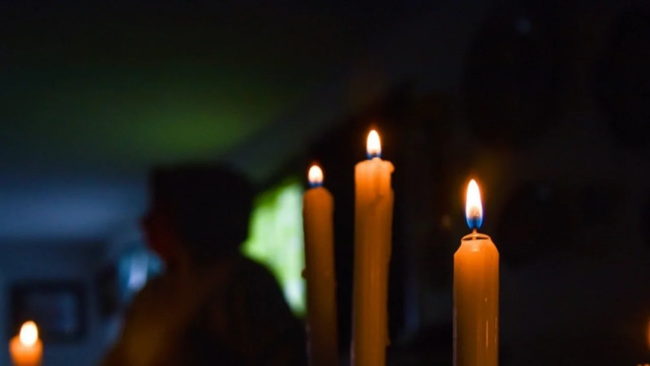 La demanda de energía en el país tocó este martes un nuevo máximo para invierno. Esta mañana hay más de 19.000 usuarios de Edenor y Edesur que continúan sin luz.