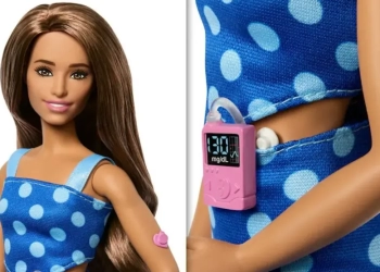 Mattel lanzó una nueva muñeca, completando su colección Fashionistas enfocada en la diversidad. El juguete, que incluye accesorios como un medidor de glucosa y una bomba de insulina, estará disponible a partir del 23 de agosto