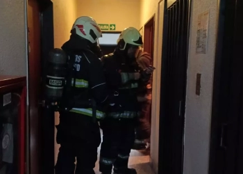 Una pareja y sus dos hijos fueron trasladados al Hospital Pirovano con mareos y náuseas. Ocho personas fueron atendidas en el lugar.
La semana pasada cinco integrantes de una familia de Devoto murieron intoxicados.