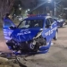 Ambos vehículos circulaban a alta velocidad. Si bien los efectivos fueron asistidos, uno de ellos perdió la vida antes de llegar al hospital.