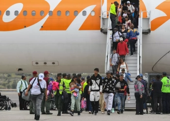 Maduro aseguró que el presidente de la Asamblea Nacional, Jorge Rodríguez, ha mantenido “constantes interlocuciones con Estados Unidos” para canalizar más vuelos. “Este sistema horroroso que atenta contra la familia se está aplicando a todos los migrantes de América Latina”, dijo sobre las deportaciones de connacionales