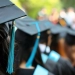 La medida fue respaldada por la Federación Venezolana de Estudiantes Universitarios. La misma busca eliminar barreras económicas para los egresados y ratifica la gratuidad de los cursos intensivos. También se mantiene la eliminación de pruebas internas de admisión