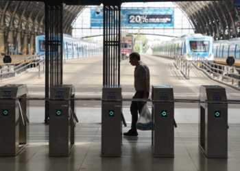 POLÍTICA
PARO DE TRENES
ESTACION RETIRO DEL MITRE
FOTO GUILLERMO RODRIGUEZ ADAMI